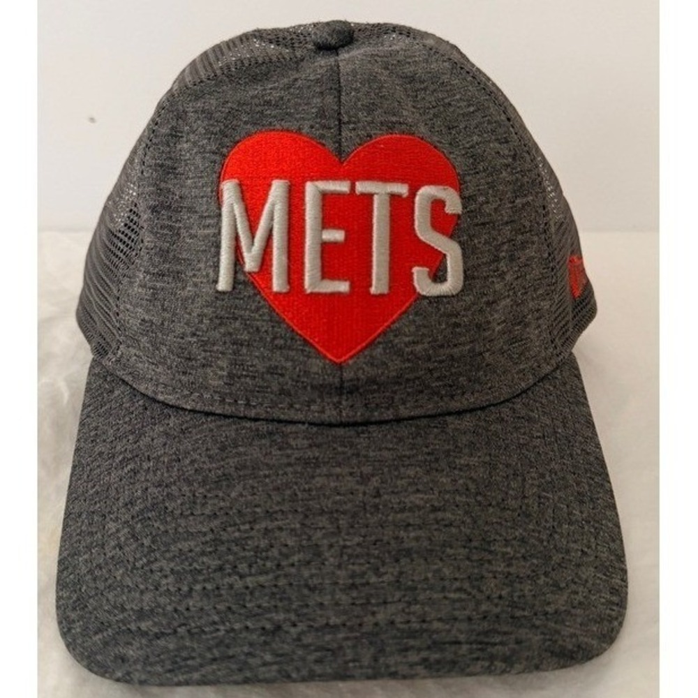 New Era METS Baseball Trucker Hat GRAY Mesh Red Heart Women's One Size